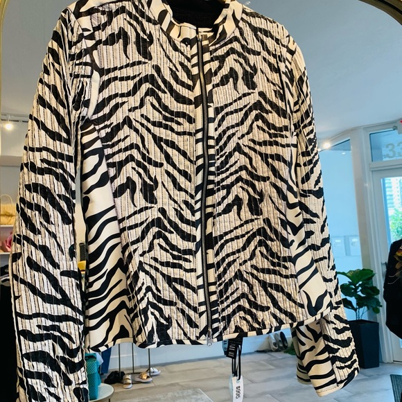 In Transit2 Black & White Zebra Animal Print Pleated Stripe Leather Shirt Jacket - Picture 2 of 7